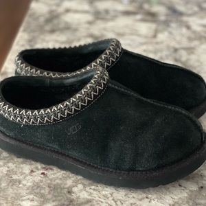 Ugg tazmans black size 7